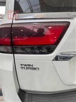 تۆیۆتا لاند کروزەر